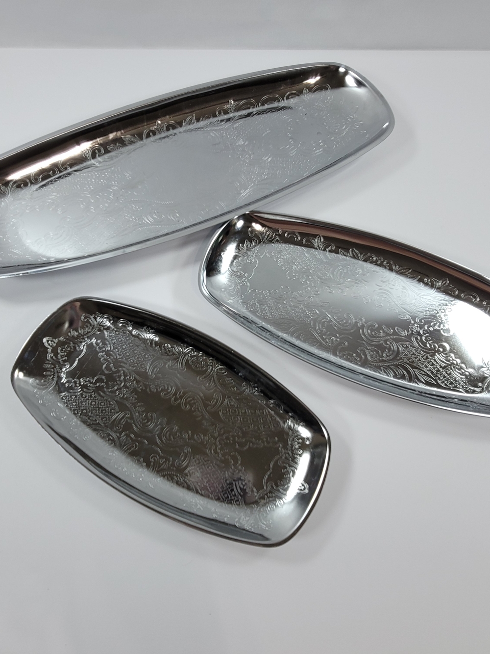 Set Of 3 Oval Etched Metal Silver Tone Serving Trays